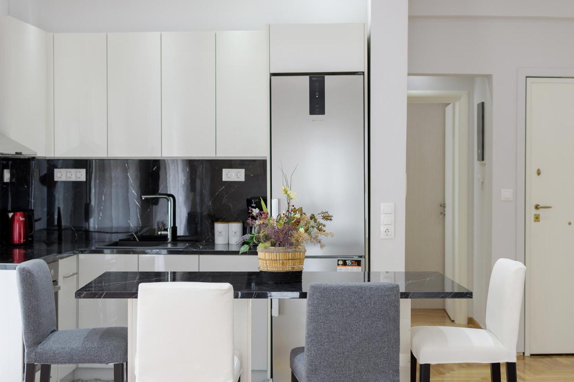 One Bedroom W/ Balcony Appartement *