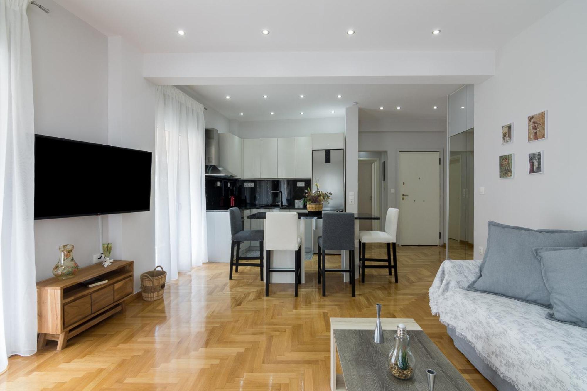 One Bedroom W/ Balcony